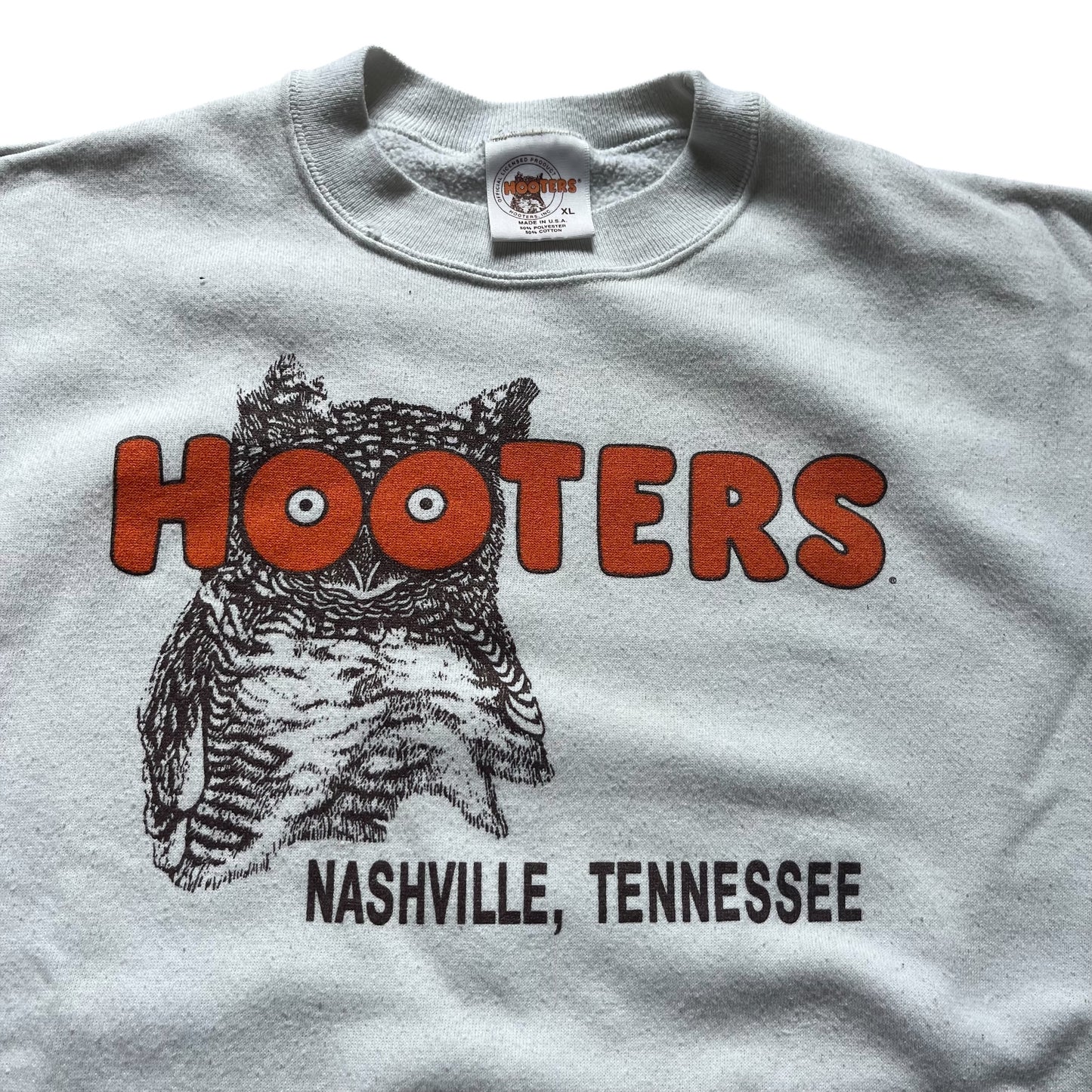 VINTAGE Hooters Nashville Tennessee Crewneck Sweatshirt - White (XL)
