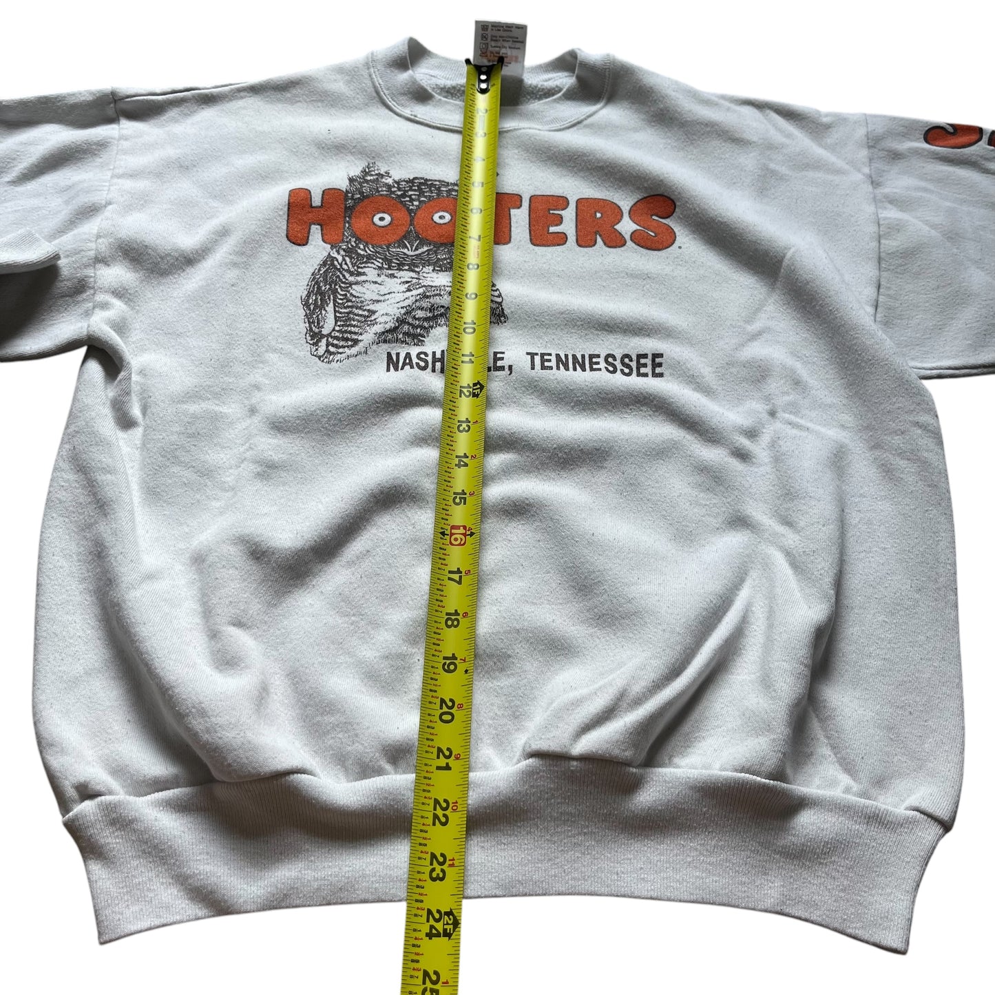VINTAGE Hooters Nashville Tennessee Crewneck Sweatshirt - White (XL)
